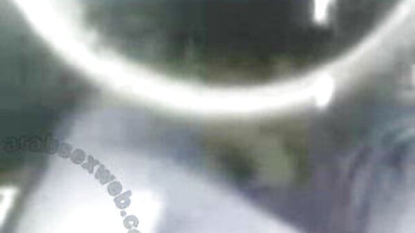 டில்டோஸ் மூலம் ஒருவரையொருவர் பிடுங்கிக் கொள்ளும் மகிழ்வான லெஸ்பியன் குழந்தைகள்