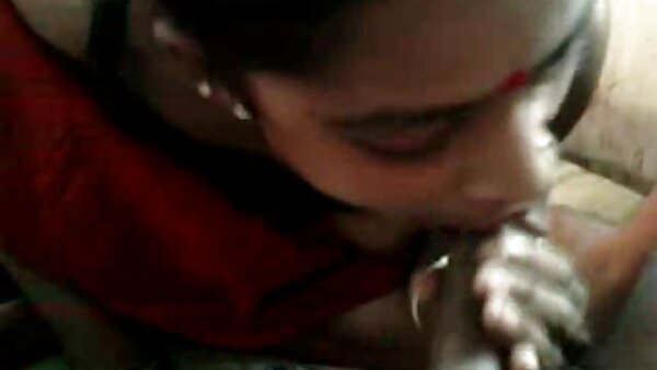 பைத்தியம் பிடித்த வீட்டுப் பெண் வின்னா ரீட் கேரட்டைக் கொண்டு பிஸ்ஸஸ் செய்து சுயஇன்பம் செய்கிறாள்
