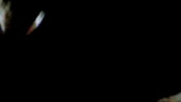 மிகவும் மார்பளவு உடைய அழகி ப்ளோலெரினா லானா வயலட் பின்னால் இருந்து குத்தப்படுகிறது